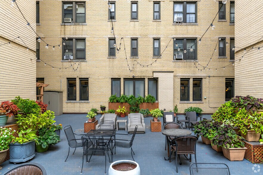 More Photos Of 135 Eastern Pkwy, Brooklyn Apartments For Lease