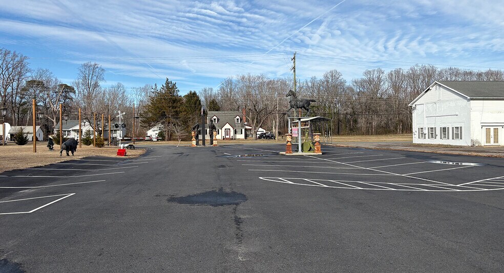 More Photos Of 15268 Kings, Montross Light Distribution For Sale