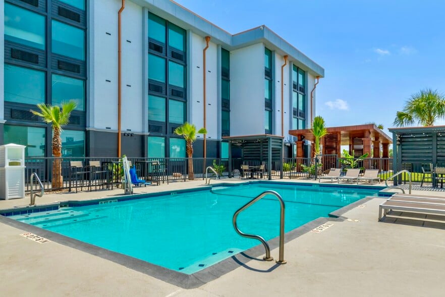 More Photos Of 2021 N Padre Island Dr, Corpus Christi Hotel For Sale