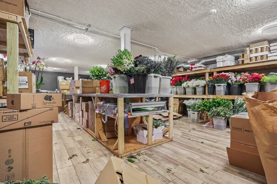 More Photos Of 6 N Water St, Greenwich Freestanding For Sale