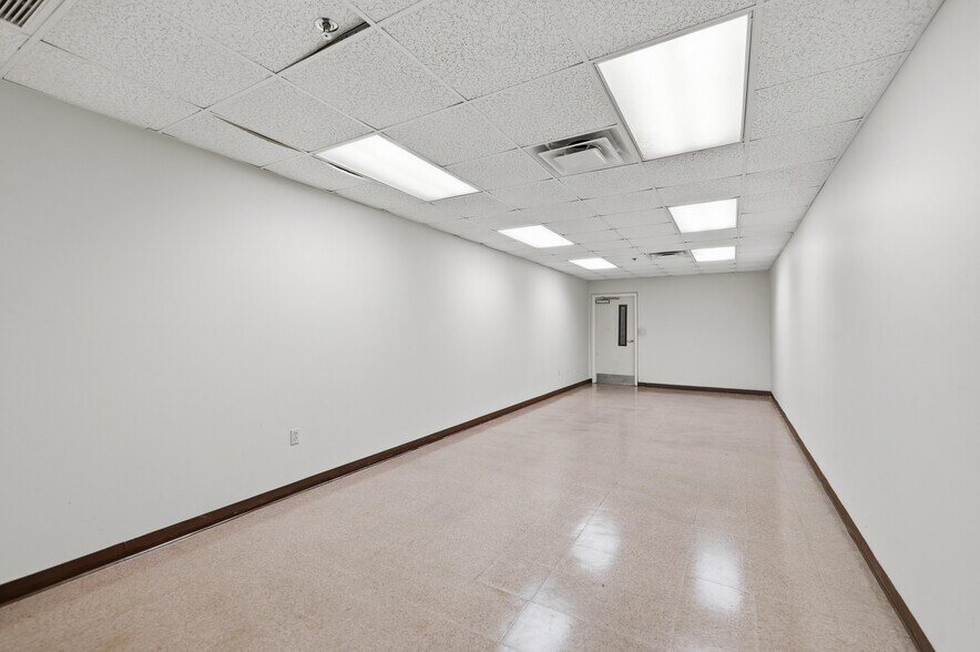 More Photos Of 451 SW 57th Ave, Ocala Distribution For Lease