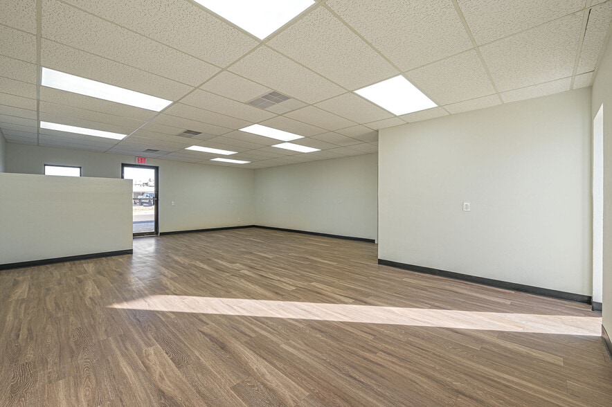 More Photos Of 3009 Epperly Dr, Oklahoma City Office For Sale