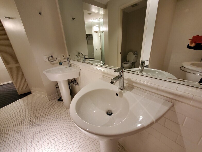 More Photos Of 235 E 58th St, New York Storefront Retail Residential For Sale