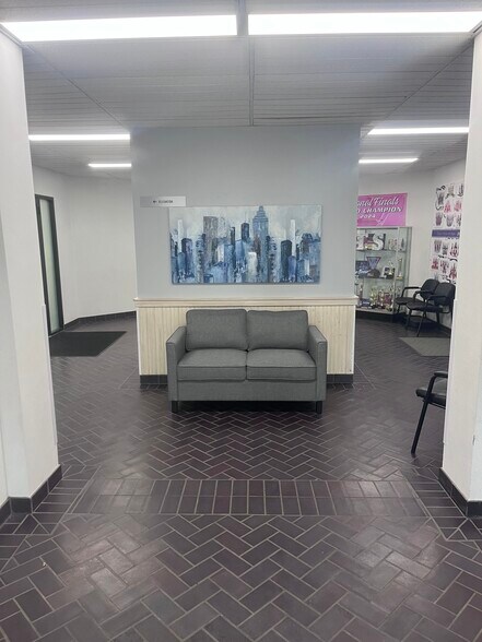 More Photos Of 146 N Lake St, Forest Lake Medical For Lease