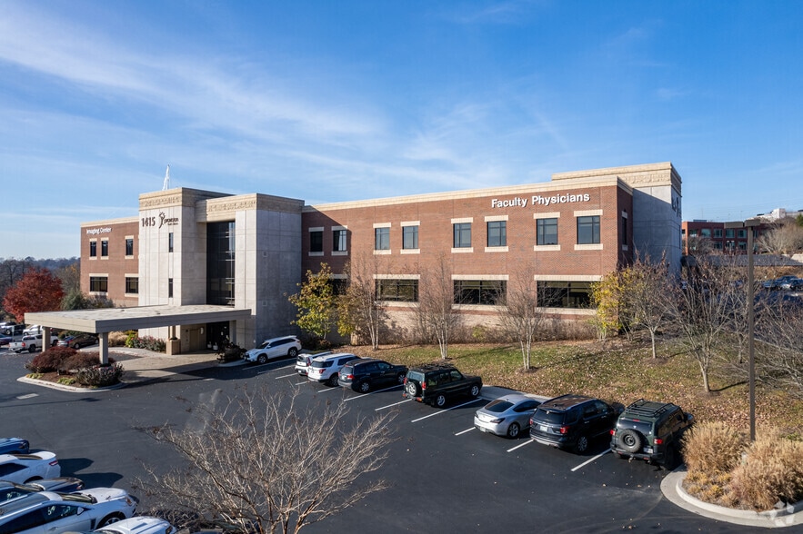 More Photos Of 1415 Old Weisgarber Rd, Knoxville Medical For Lease