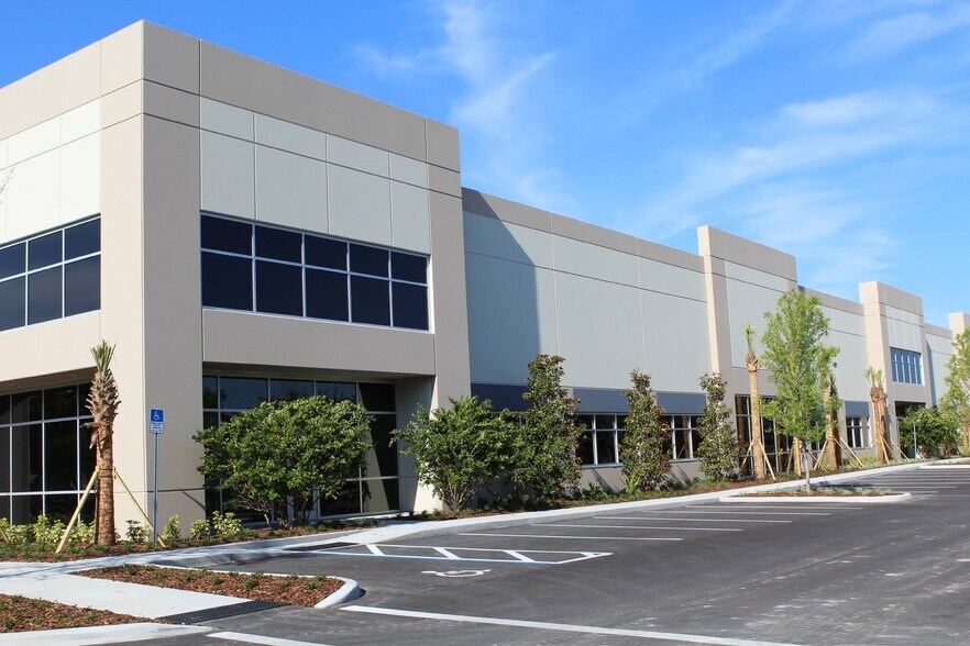 More Photos Of 5030-5042 Joanne Kearney Blvd, Tampa Distribution For Lease