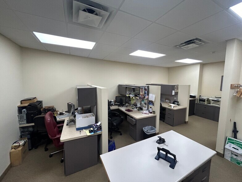 More Photos Of 864 W Jericho Tpke, Huntington Medical For Lease