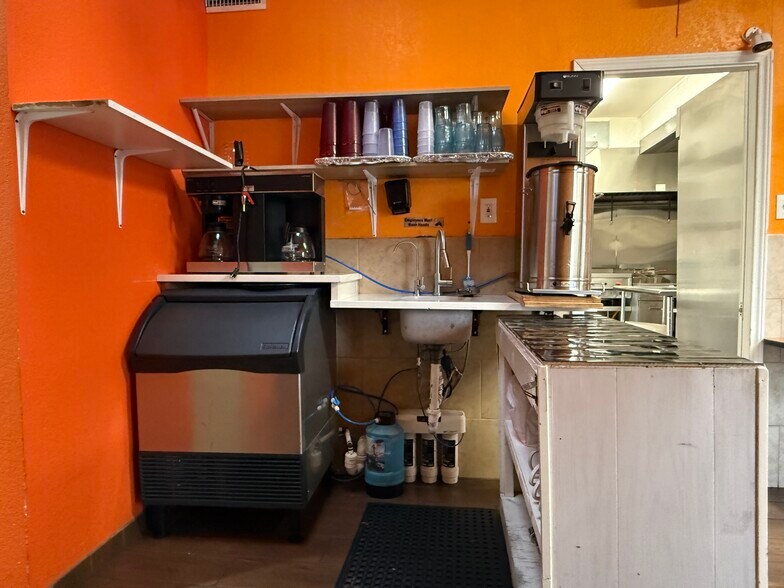 More Photos Of 5402 S Zarzamora St, San Antonio Restaurant For Sale