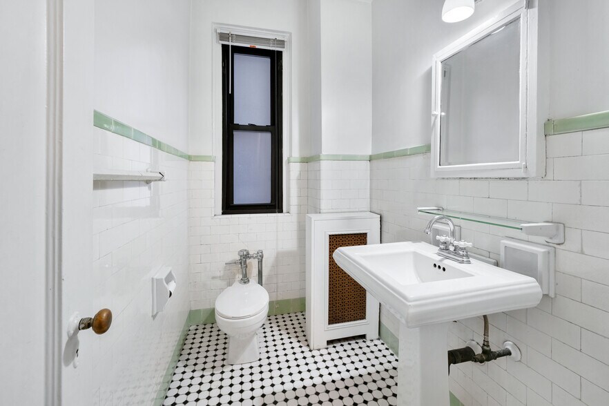More Photos Of 262 Central Park W, New York Multifamily For Sale