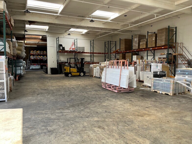 More Photos Of 2448-2452 N Clovis Ave, Fresno Showroom For Sale