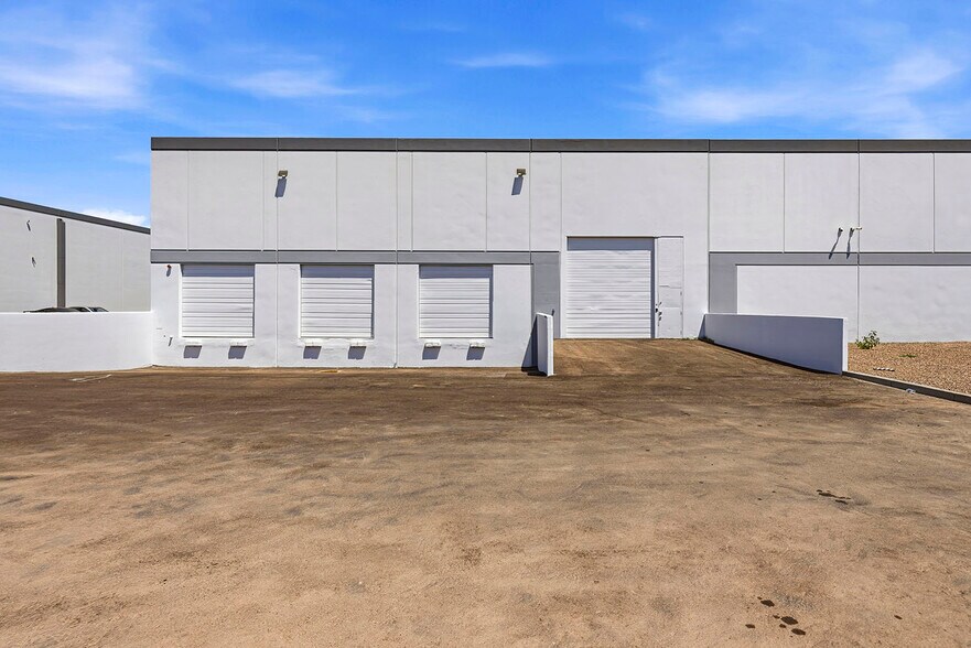 More Photos Of 2246 S Central Ave, Phoenix Distribution For Lease