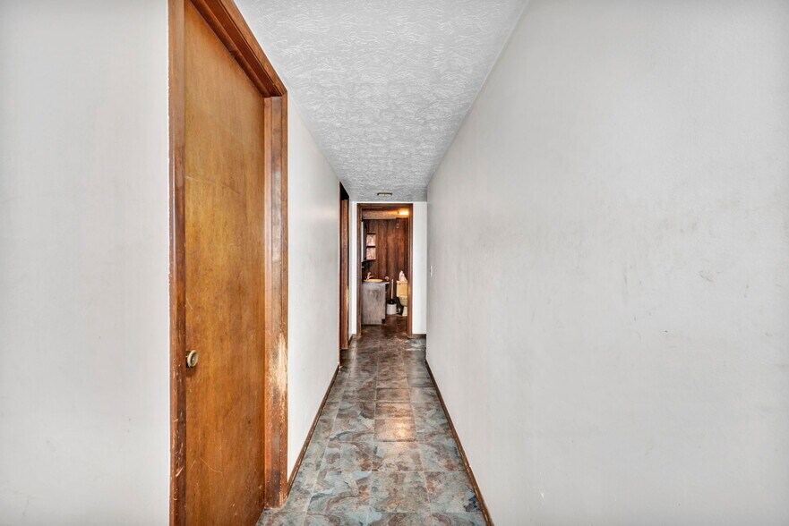 More Photos Of 40980 Butternut Park Ct, Elyria Specialty For Sale