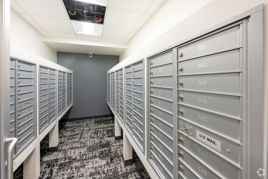 More Photos Of 1051 Franklin Ave, Garden City Office For Sale