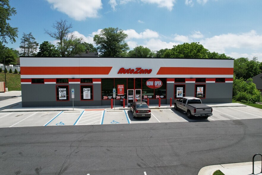 More Photos Of 1235 S Market St, Elizabethtown General Retail For Sale