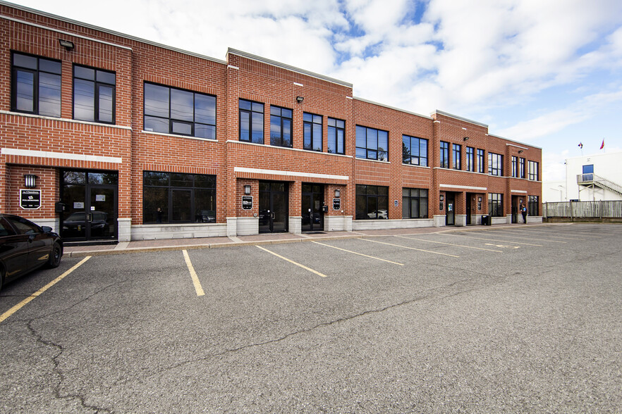 Primary Photo Of 2725 Queensview Dr, Ottawa Office For Lease