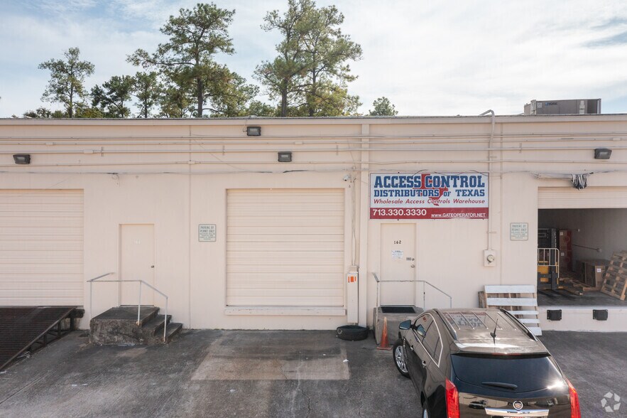 More Photos Of 8560 Katy Fwy, Houston Flex For Lease