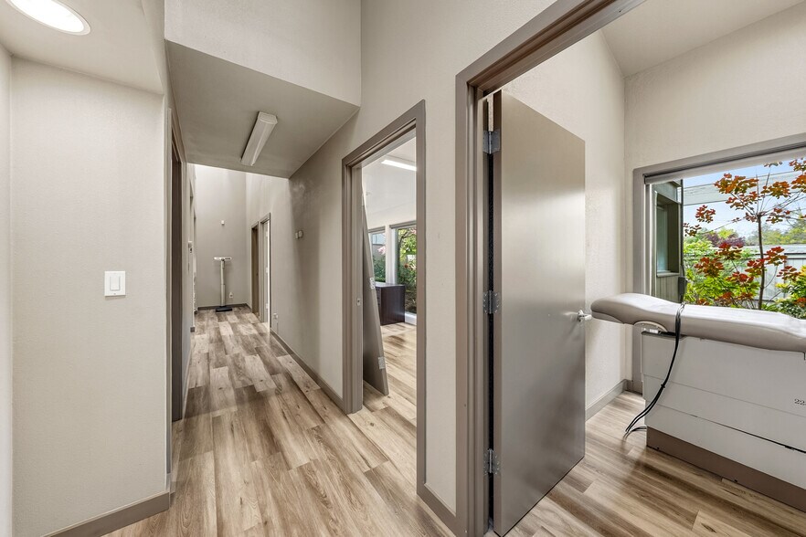 More Photos Of 537 Murphy Rd, Medford Medical For Lease