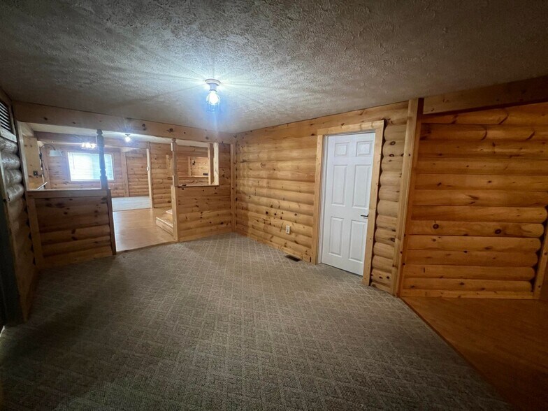 More Photos Of 380 S Main St, De Graff Light Manufacturing For Sale