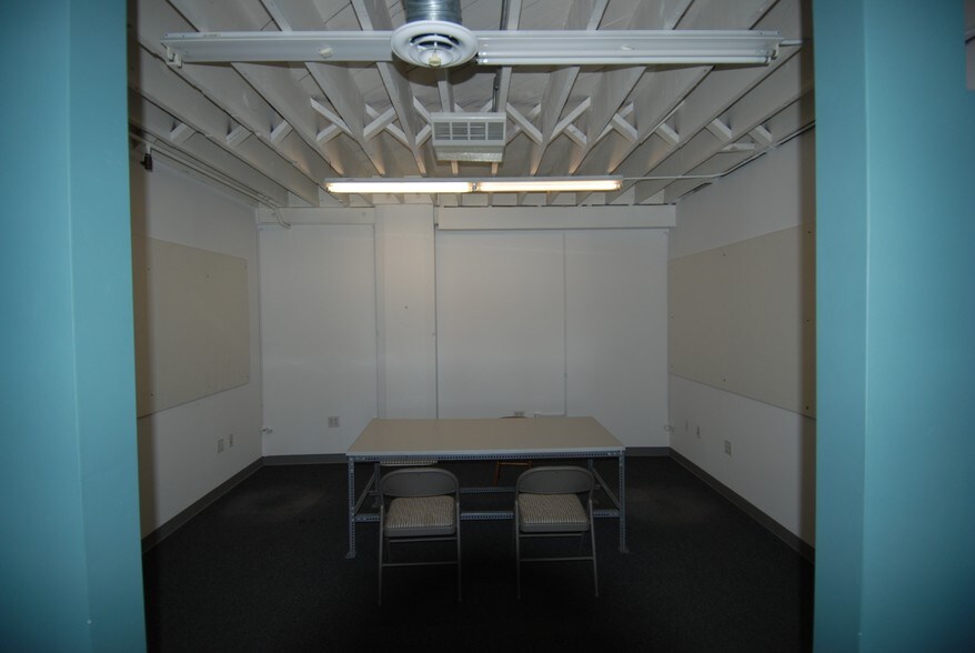 More Photos Of 865-867 Isabella St, Oakland Warehouse For Lease