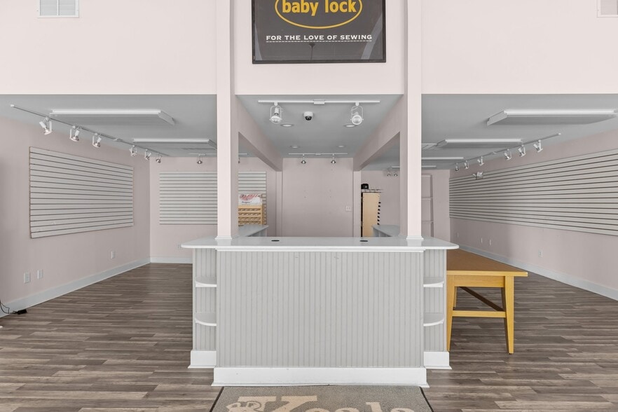 More Photos Of 132 S Main St, Warrenton Storefront For Sale