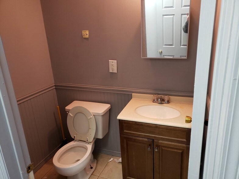 More Photos Of 301-321 Pinedge Dr, Berlin Unknown For Lease