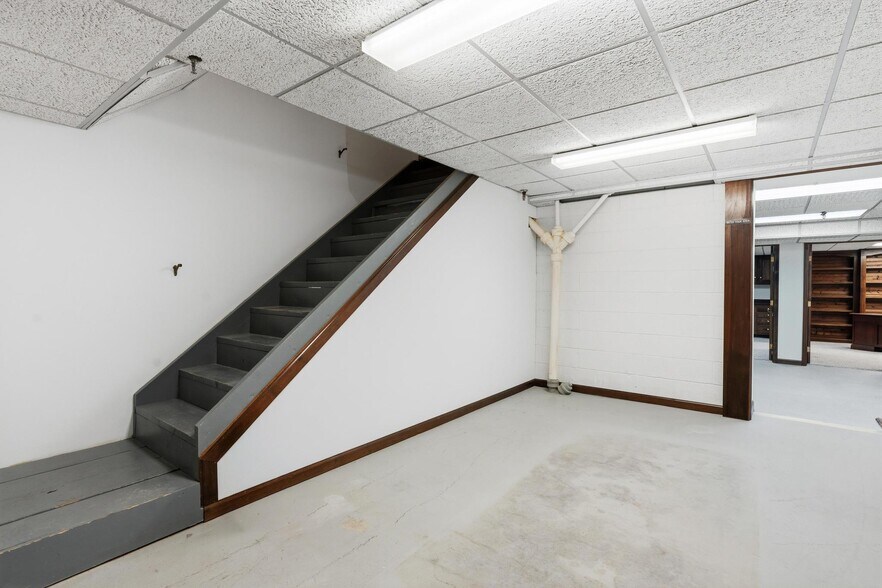 More Photos Of 244 Wilson Dr, Xenia Medical For Sale