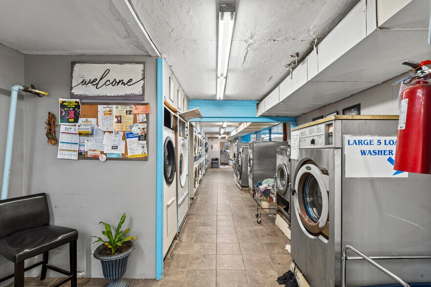 More Photos Of 120 S Hussey Ave, Cave Junction Specialty For Sale