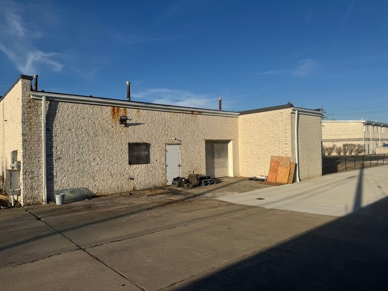 More Photos Of 13425 Snow Rd, Brook Park Freestanding For Lease