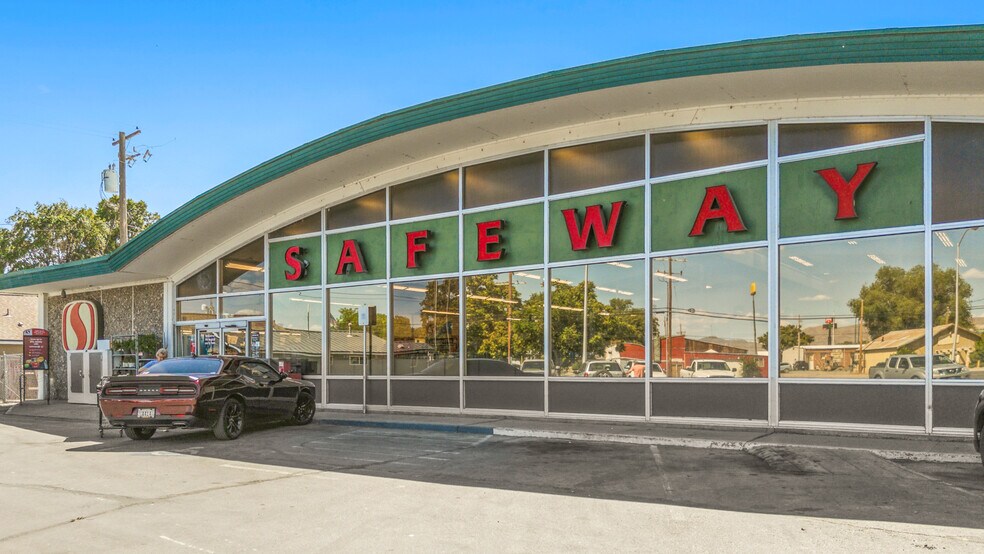 More Photos Of 965 Dartmouth Ave, Lovelock Supermarket For Sale
