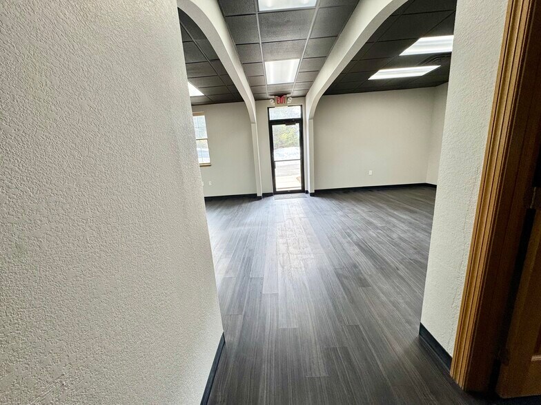 More Photos Of 1751 SE 2nd Ave, Grand Rapids Office For Lease