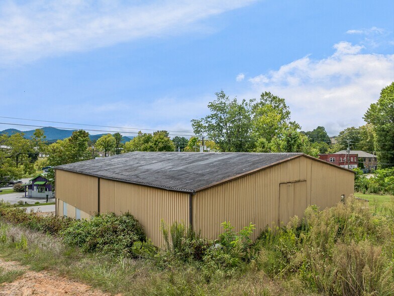 More Photos Of 39 Brookside Cir, Candler Warehouse For Sale