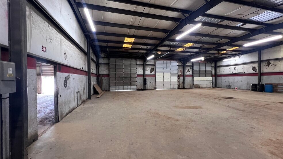 More Photos Of 3419 E Broadway Ave, North Little Rock Service For Lease