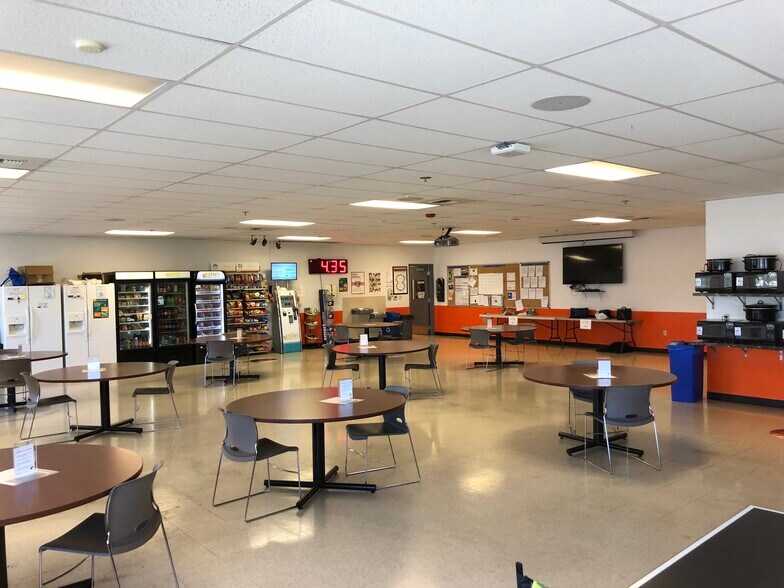 More Photos Of 2615 94th St SW, Everett Manufacturing For Lease