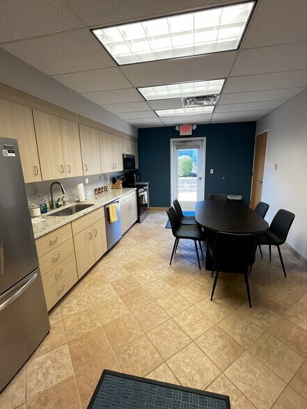 More Photos Of 612-614 Cepi Dr, Chesterfield Office For Sale
