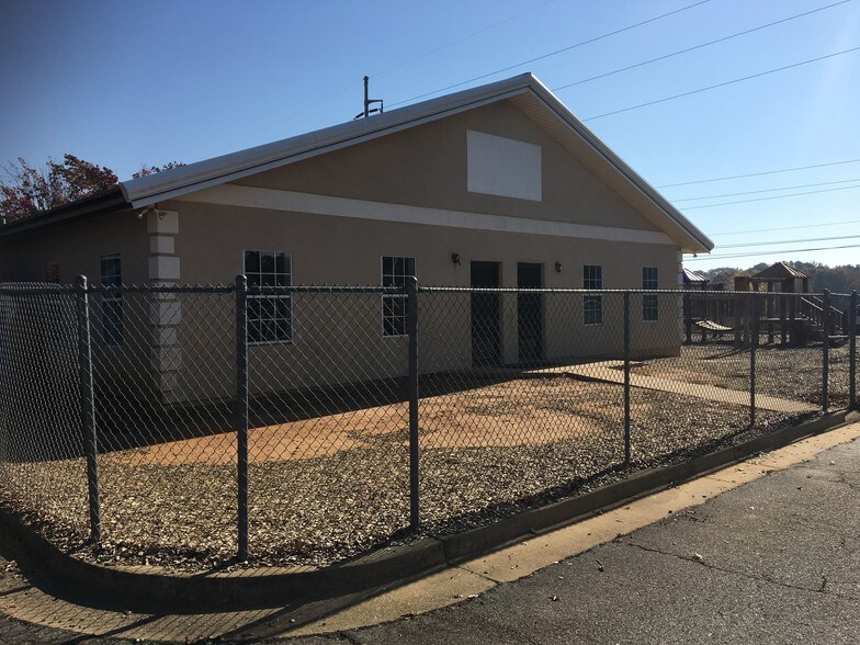 Primary Photo Of 3180 Atlanta Hwy, Athens Daycare Center For Sale