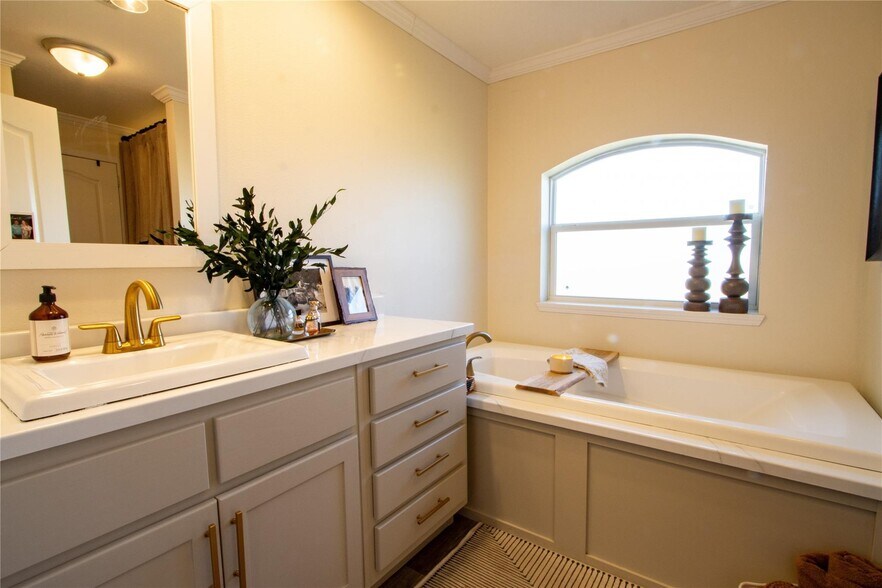 More Photos Of 7206 S FM 51, Boyd Veterinarian Kennel For Sale