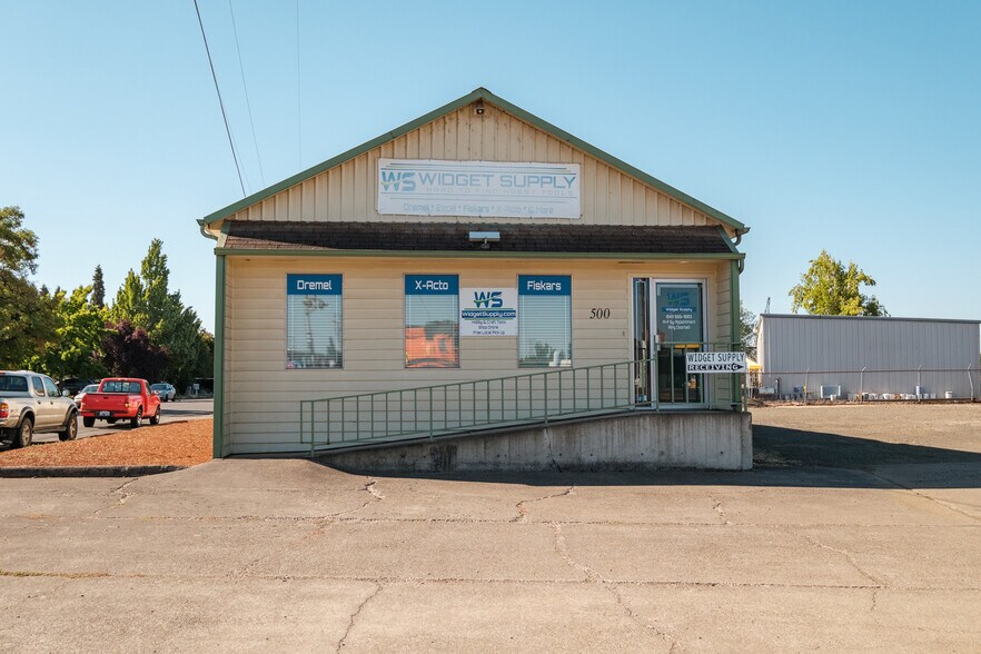More Photos Of 500 Queen Ave SW, Albany Service For Sale