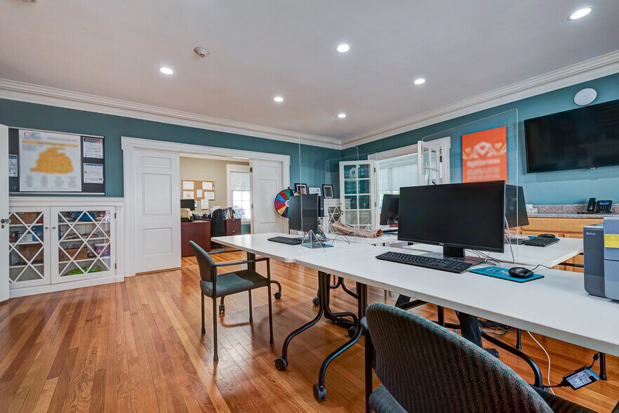 More Photos Of 8 Church St, Westborough Office Residential For Lease