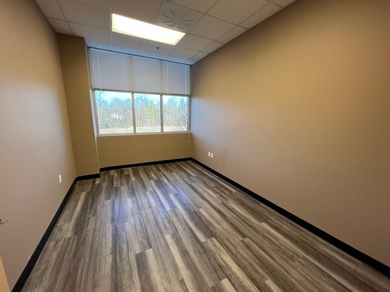More Photos Of 2315 W Arbors Dr, Charlotte Medical For Lease
