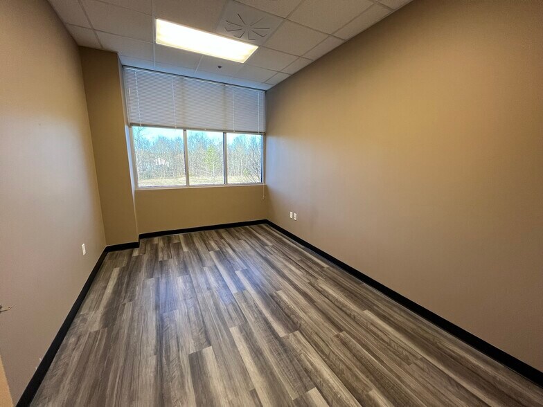 More Photos Of 2315 W Arbors Dr, Charlotte Medical For Lease