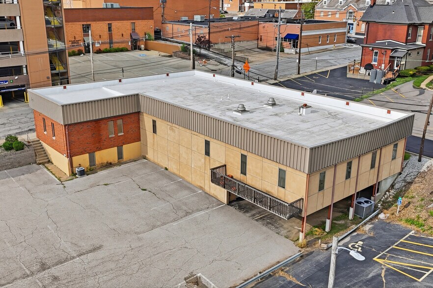 More Photos Of 12 W Lincoln St, Belleville Medical For Sale