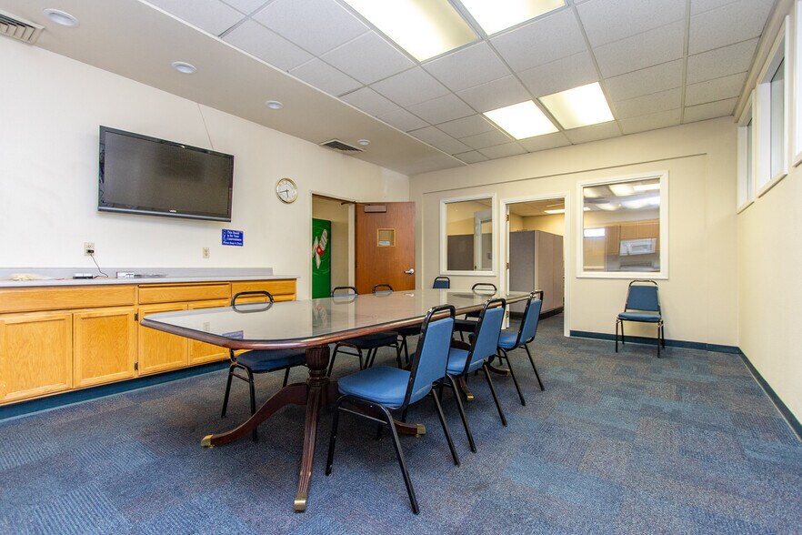 More Photos Of 971 E Broadway Ave, Atwater Office For Lease