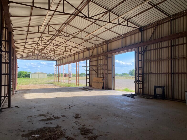 More Photos Of 8051 Seymour Hwy, Wichita Falls Warehouse For Lease