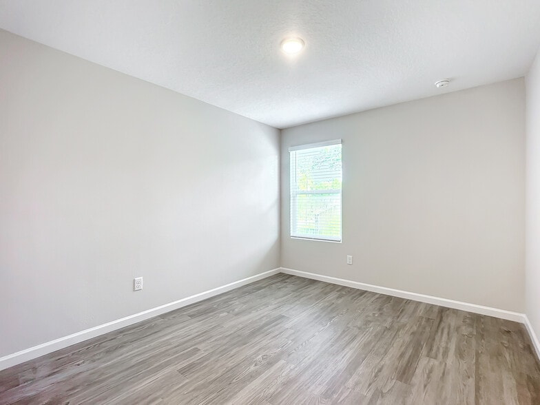 More Photos Of 6421 Breezy Oaks Way, Jacksonville Apartments For Sale