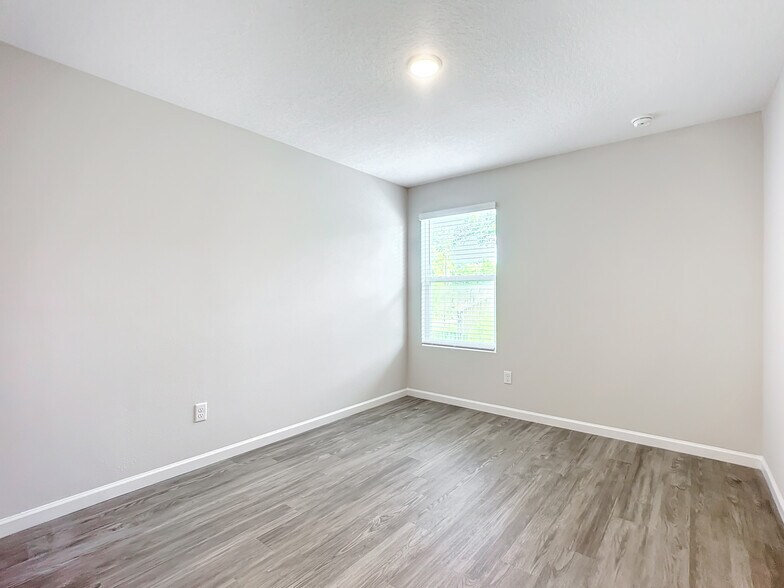 More Photos Of 6421 Breezy Oaks Way, Jacksonville Apartments For Sale