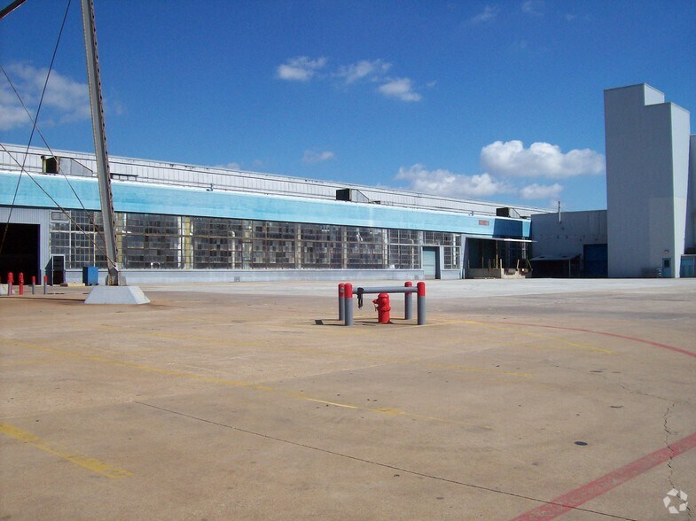 More Photos Of 5200 E Grand Ave, Dallas Unknown For Lease