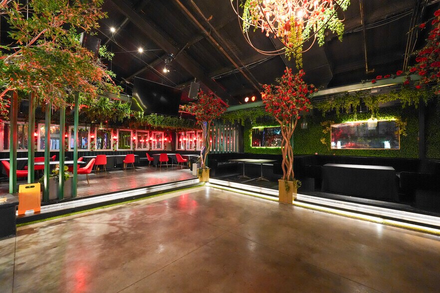 More Photos Of 2735 Washington Ave, Houston Freestanding For Lease