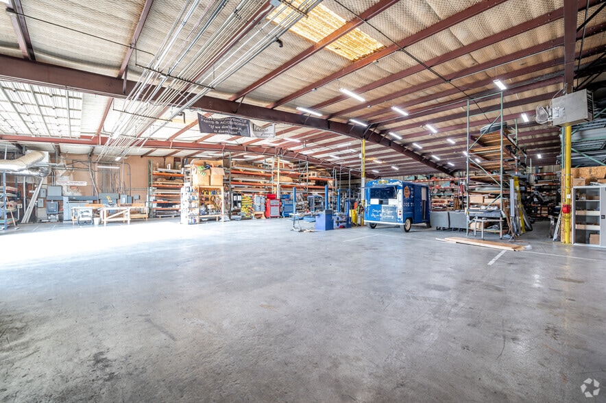 More Photos Of 1210 Metro Park Blvd, Lewisville Distribution For Sale
