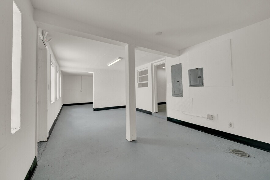 More Photos Of 311 E Commercial Blvd, Oakland Park Freestanding For Sale