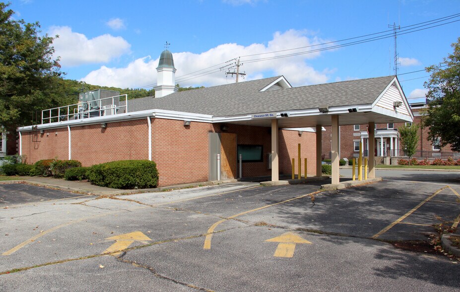 More Photos Of 13 Hammond St, Port Jervis Bank For Lease